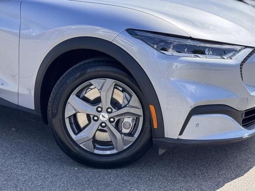 2022 Ford Mustang Mach-E Select