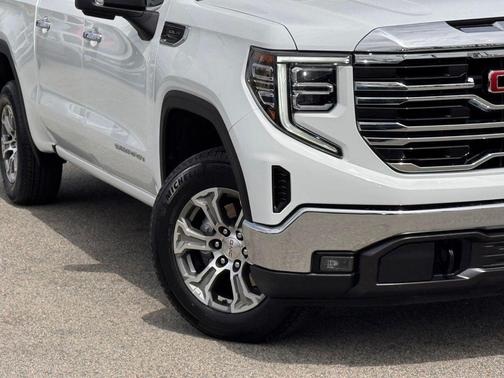 Summit White 2025 GMC Sierra 1500 SLT