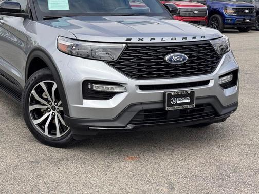 Iconic Silver Metallic 2022 Ford Explorer ST-Line