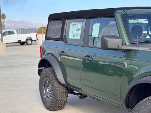 2025 Ford Bronco Base