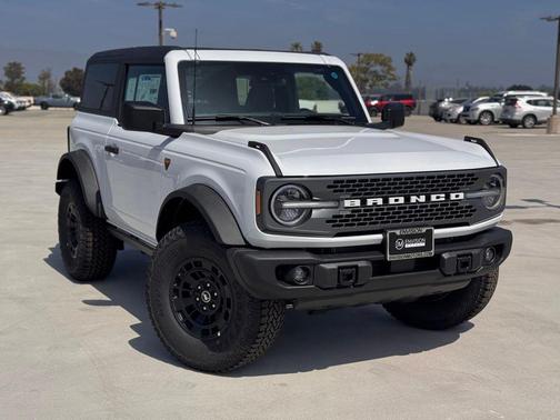Oxford White 2026 Ford Bronco Badlands