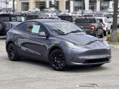 2022 Tesla Model Y Long Range Dual Motor All-Wheel Drive