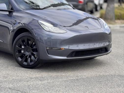 2022 Tesla Model Y Long Range Dual Motor All-Wheel Drive