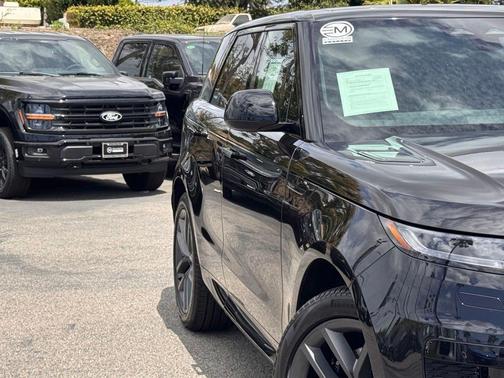 Obsidian Black SV Bespoke Ultra Metallic Gloss 2024 Land Rover Range Rover Sport SE