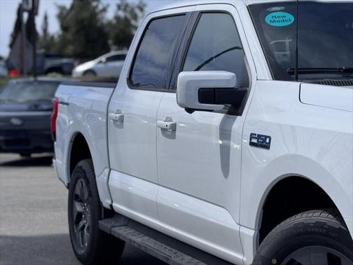 2025 Ford F-150 Lightning LARIAT