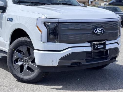 2025 Ford F-150 Lightning LARIAT