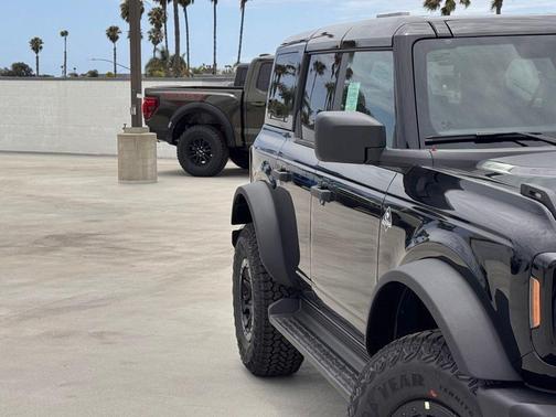Shadow Black 2026 Ford Bronco Outer Banks