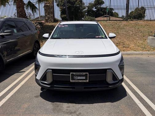 Atlas White 2024 Hyundai KONA SEL