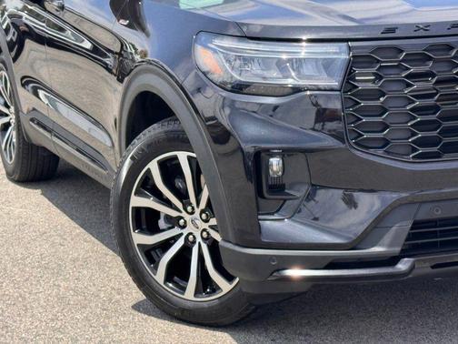Agate Black Metallic 2026 Ford Explorer ST-Line
