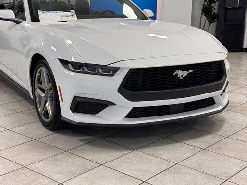 Oxford White 2025 Ford Mustang EcoBoost Premium