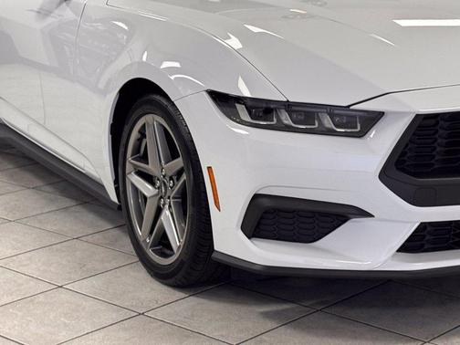 Oxford White 2025 Ford Mustang EcoBoost Premium