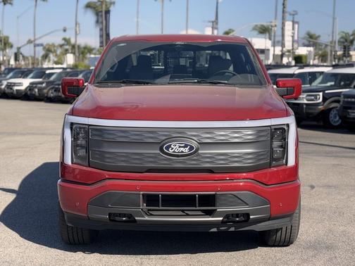 2025 Ford F-150 Lightning LARIAT