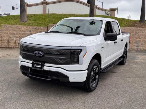 Oxford White 2023 Ford F-150 Lightning XLT