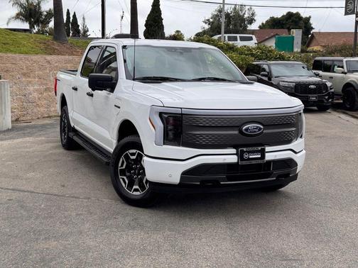 Oxford White 2023 Ford F-150 Lightning XLT