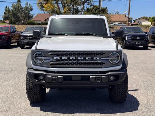 Oxford White 2026 Ford Bronco Badlands