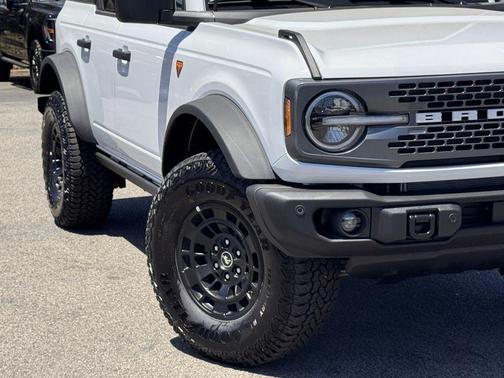 Oxford White 2026 Ford Bronco Badlands