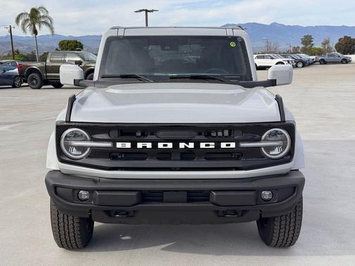 Avalanche Gray 2026 Ford Bronco Outer Banks