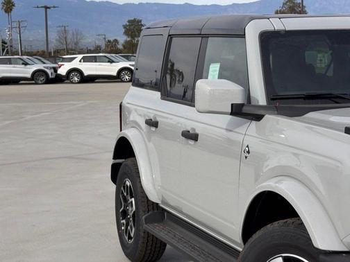 Avalanche Gray 2026 Ford Bronco Outer Banks