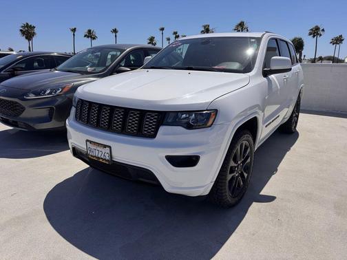 Bright White Clearcoat 2017 Jeep Grand Cherokee Altitude