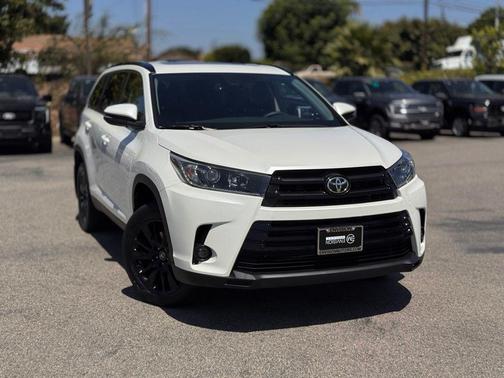 Blizzard Pearl 2019 Toyota Highlander SE