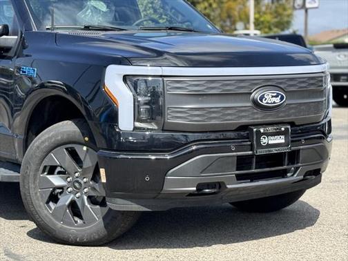 2025 Ford F-150 Lightning LARIAT