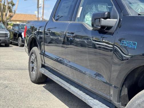 2025 Ford F-150 Lightning LARIAT