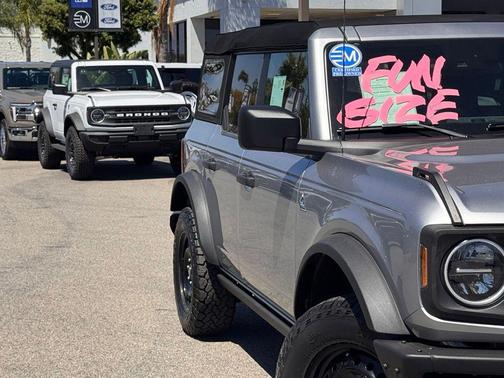Iconic Silver Metallic 2023 Ford Bronco Black Diamond
