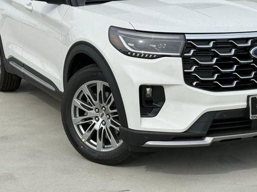 Star White Metallic Tri-Coat 2026 Ford Explorer Platinum