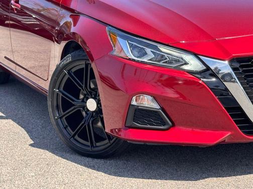Scarlet 2020 Nissan Altima SR FWD
