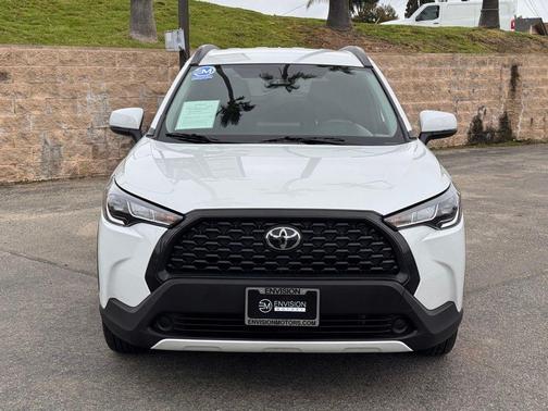 Pearl 2024 Toyota Corolla Cross LE