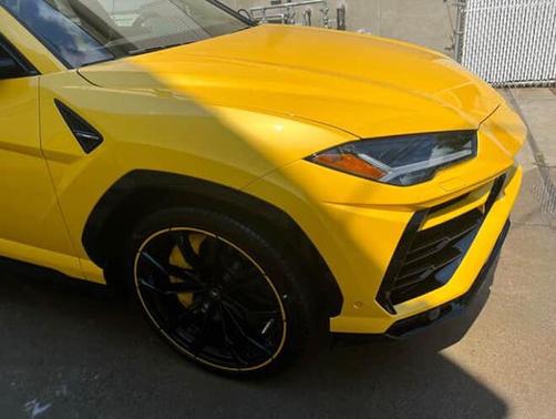 2022 Lamborghini Urus Pearl Capsule