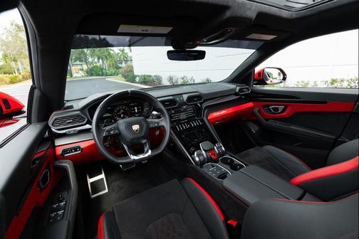 2023 Lamborghini Urus S