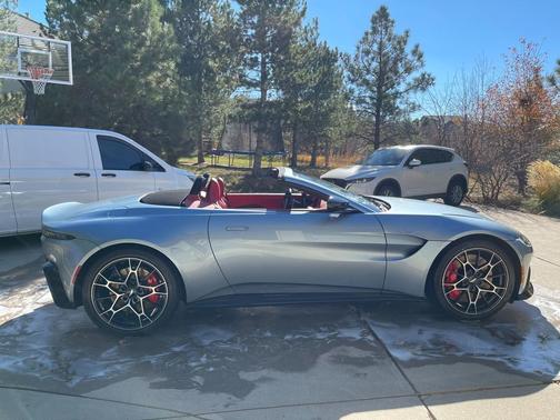 2021 Aston Martin Vantage Roadster