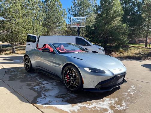 2021 Aston Martin Vantage Roadster
