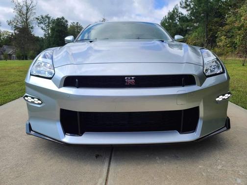 2024 Nissan GT-R T-spec Dual-clutch 6-Speed Transmission