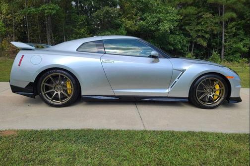 2024 Nissan GT-R T-spec Dual-clutch 6-Speed Transmission