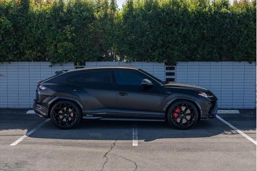 2024 Lamborghini Urus Performante