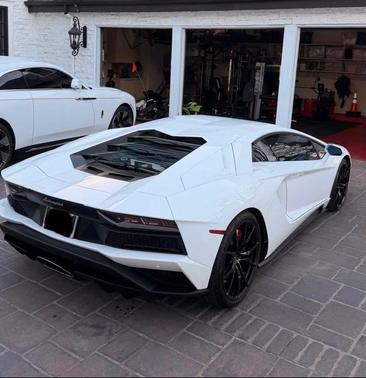 2018 Lamborghini Aventador S LP 740-4 S