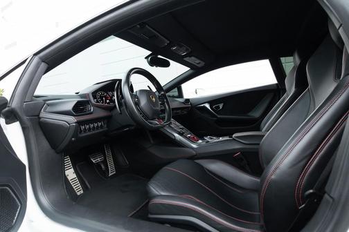 Bianco Monocerus 2016 Lamborghini Huracan LP580-2