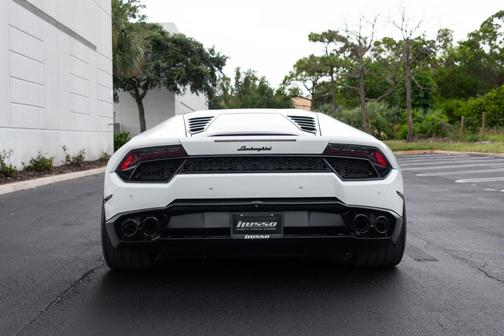 Bianco Monocerus 2016 Lamborghini Huracan LP580-2
