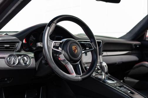 2019 Porsche 911 Carrera 4