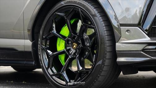 2023 Lamborghini Urus Performante