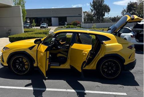2021 Lamborghini Urus Pearl Capsule