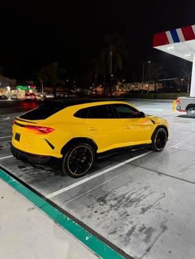 2021 Lamborghini Urus Pearl Capsule