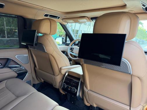 2025 Land Rover Range Rover P550e Autobiography