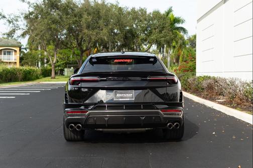 2024 Lamborghini Urus Performante