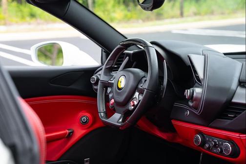 Bianco Avus 2018 Ferrari 488 Spider Base