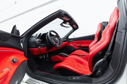 Bianco Avus 2018 Ferrari 488 Spider Base