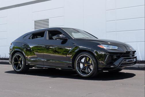 Black 2023 Lamborghini Urus S