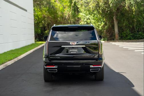 2025 Cadillac Escalade Luxury